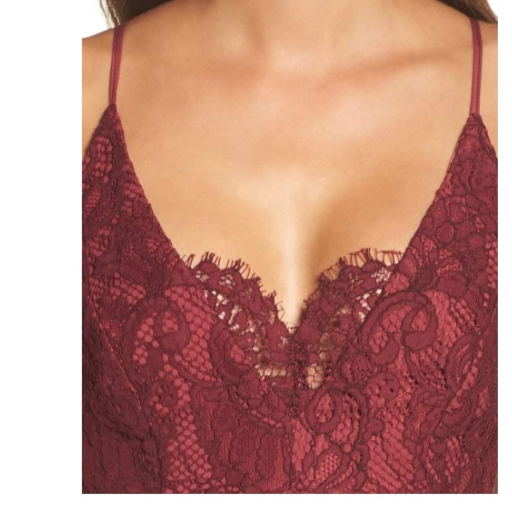 BARDOT LACE PENCIL DRESS IN BURGUNDY - Picture 3 of 5